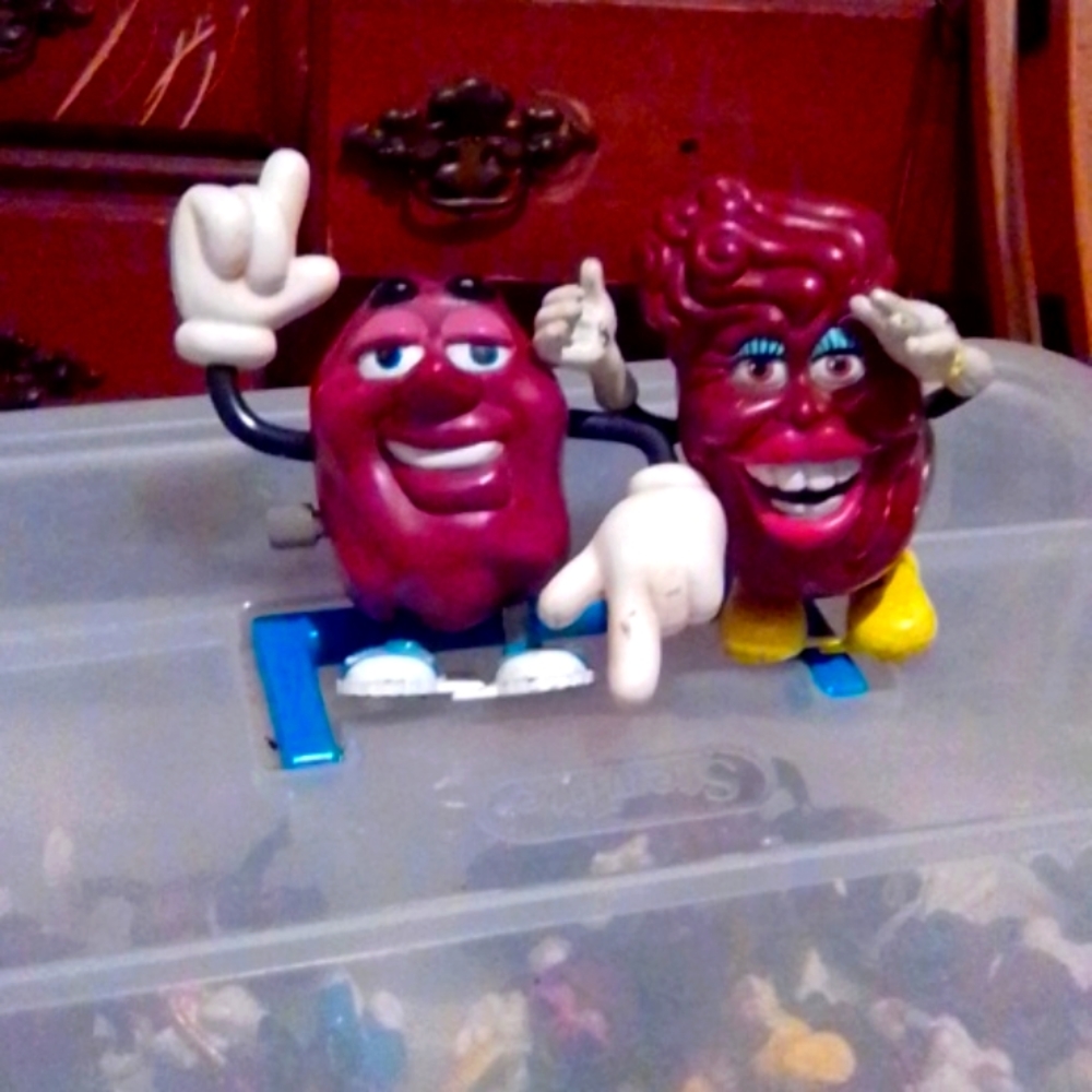 Vintage 1980s windup dancing California raisins